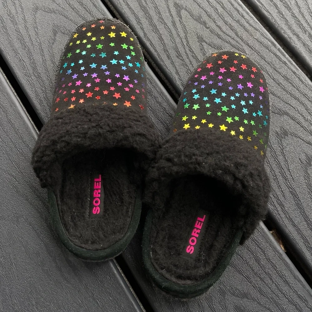 Sorel Youth Nakiska Slide Slippers size 5 Black with Multicolor Stars